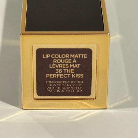 Tom Ford Red Lipstick Luxurious Satin Finish - Picture 3 of 3